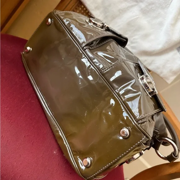 Dark green patent leather Marc Jacobs purse - Picture 3 of 5